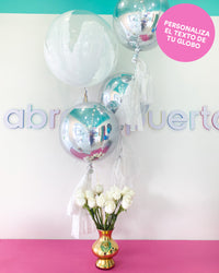 Burbuja Grande + Esferas + 24 Rosas blancas, en jarrón dorado Abre La Puerta