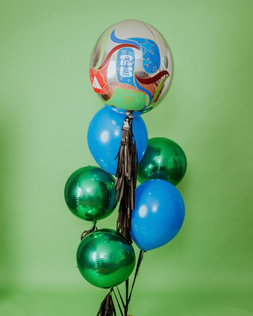 Bouquet FWC Soccer ball+ Green Orbz + Blue Latex Abre La Puerta
