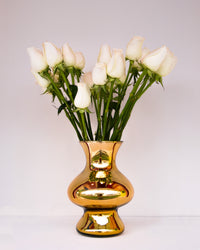 Burbuja Grande + Esferas + 24 Rosas blancas, en jarrón dorado Abre La Puerta